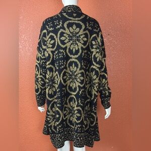 Distinctly Different Vintage Elegant Black and Gold Women's Sweater Size 47
